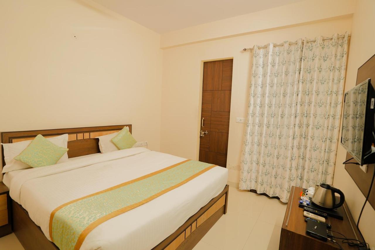 Hotel Cheelgadi Jaipur Bagian luar foto