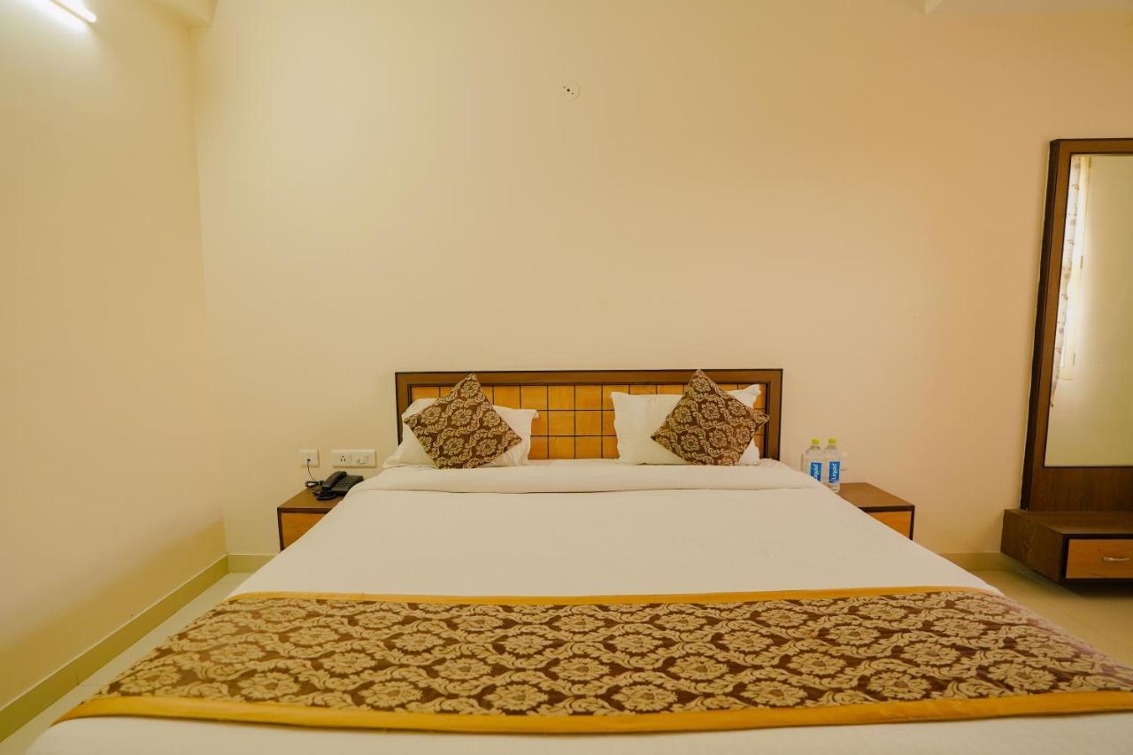 Hotel Cheelgadi Jaipur Bagian luar foto