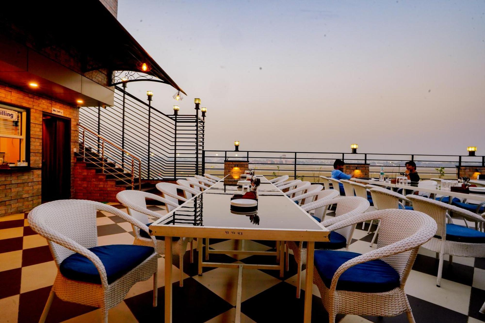 Hotel Cheelgadi Jaipur Bagian luar foto