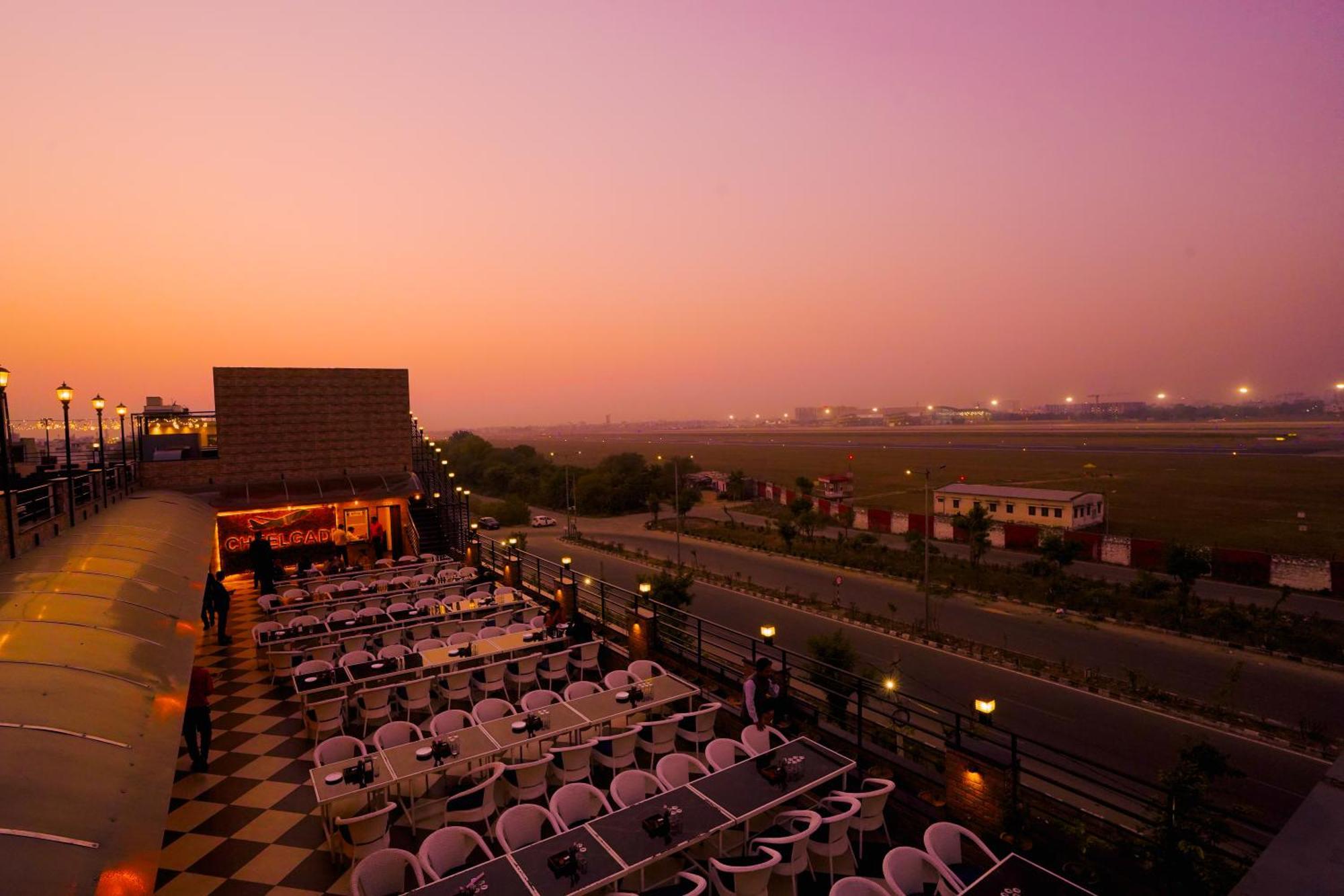 Hotel Cheelgadi Jaipur Bagian luar foto