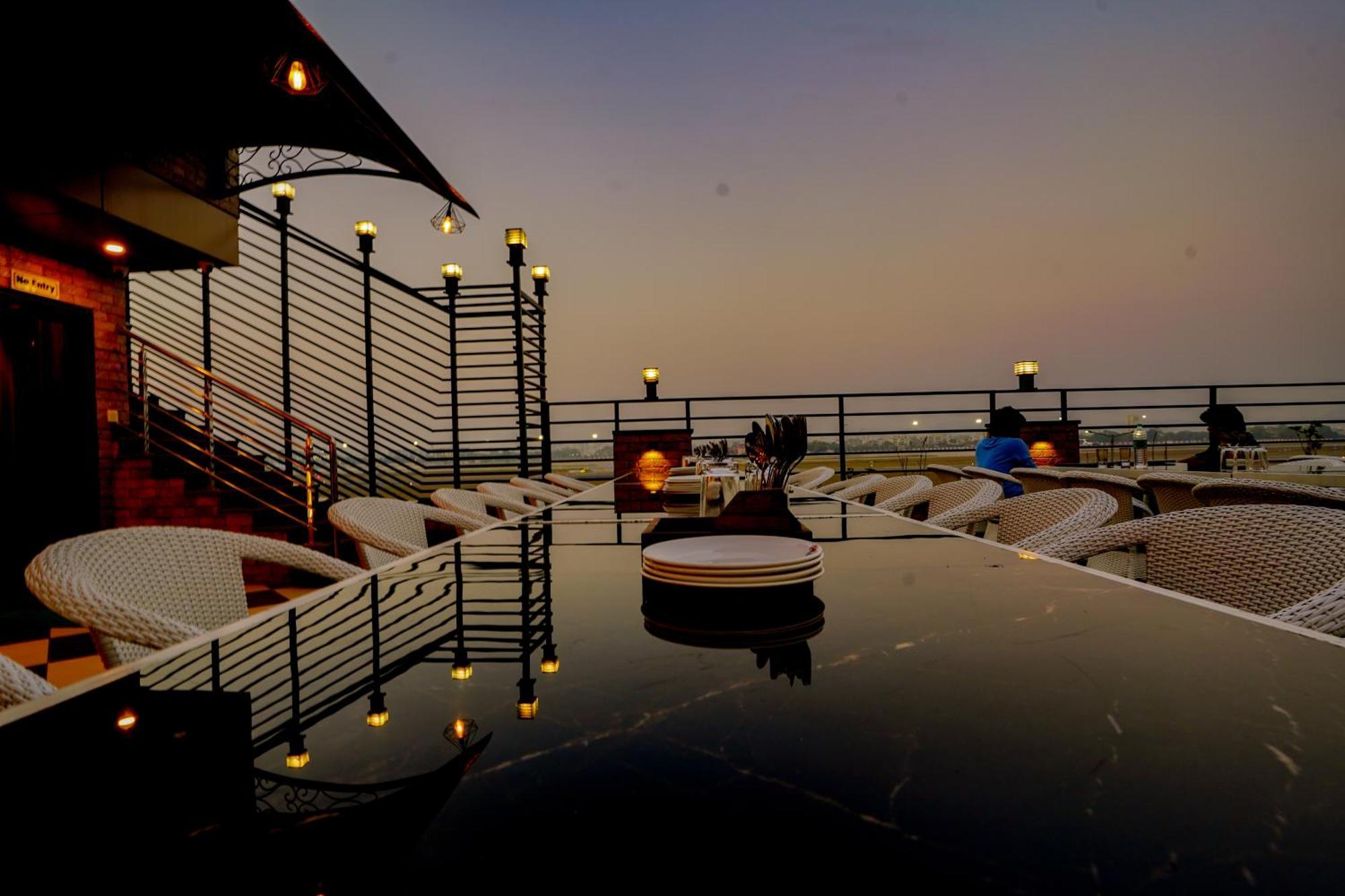 Hotel Cheelgadi Jaipur Bagian luar foto