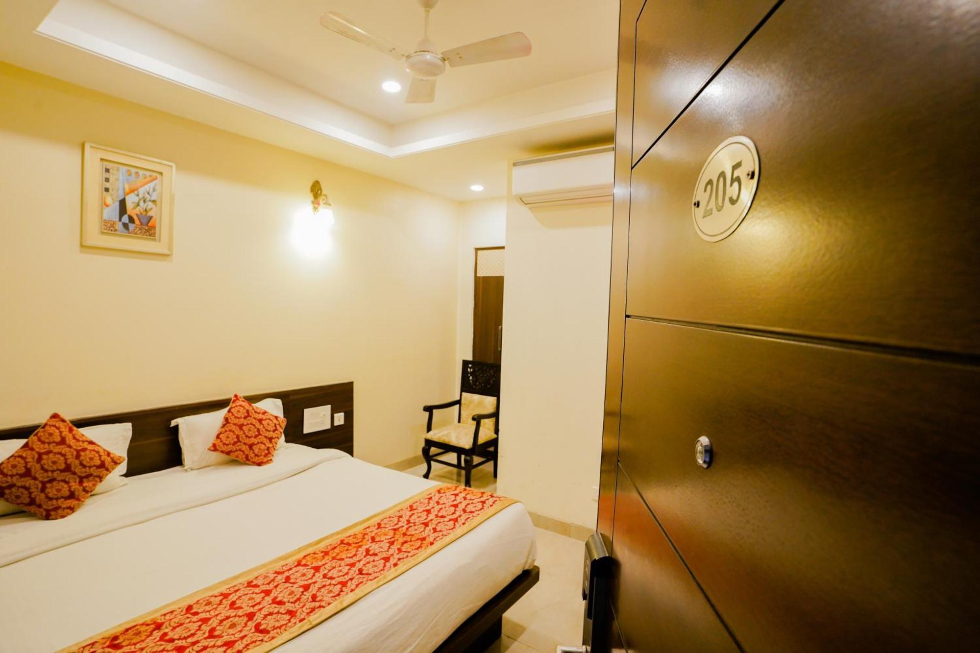 Hotel Cheelgadi Jaipur Bagian luar foto