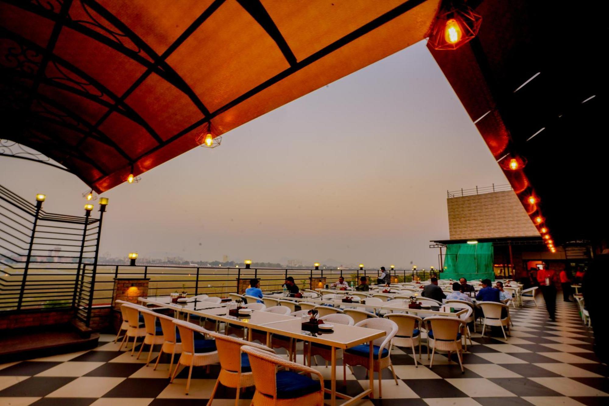 Hotel Cheelgadi Jaipur Bagian luar foto