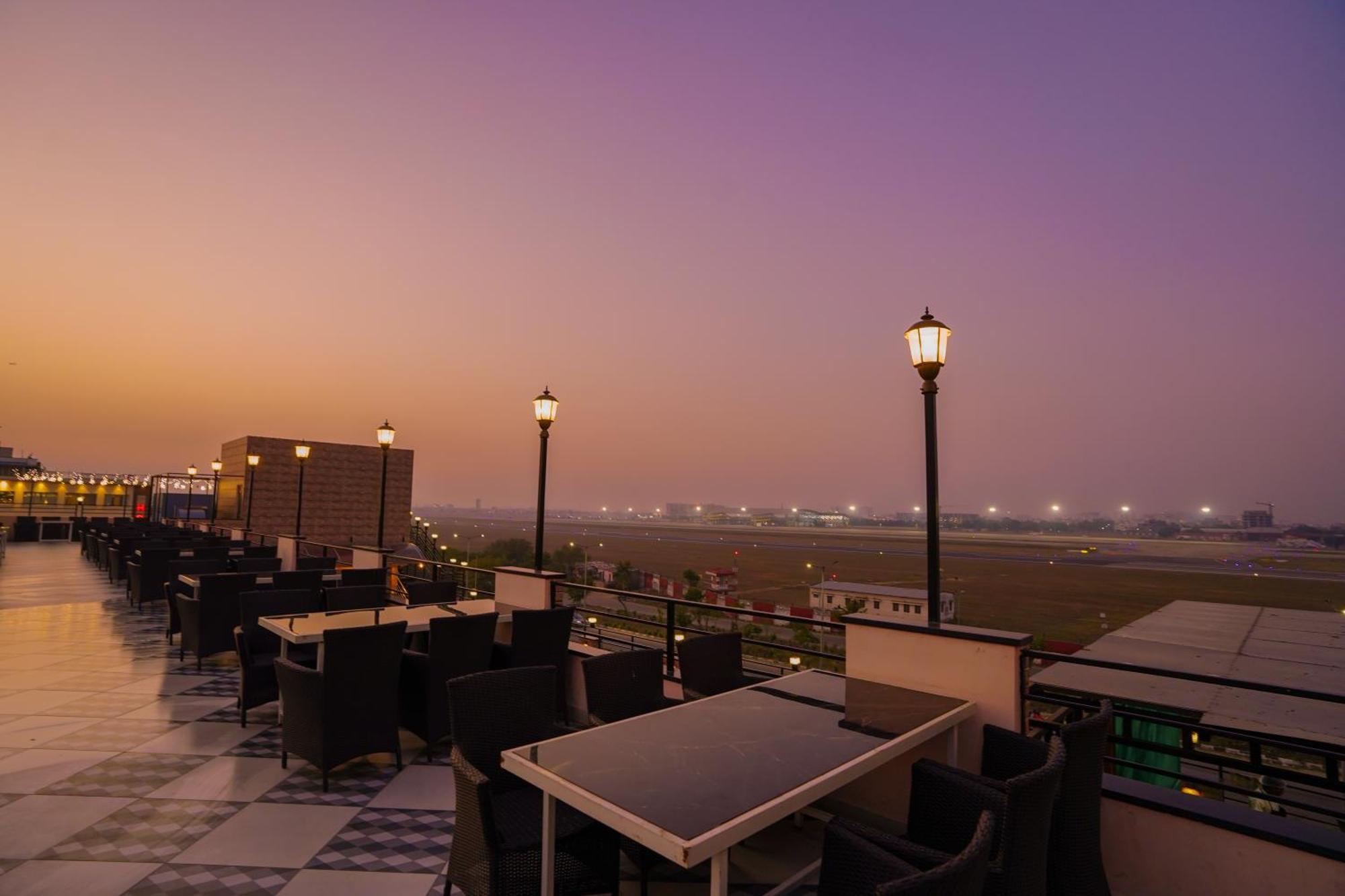 Hotel Cheelgadi Jaipur Bagian luar foto