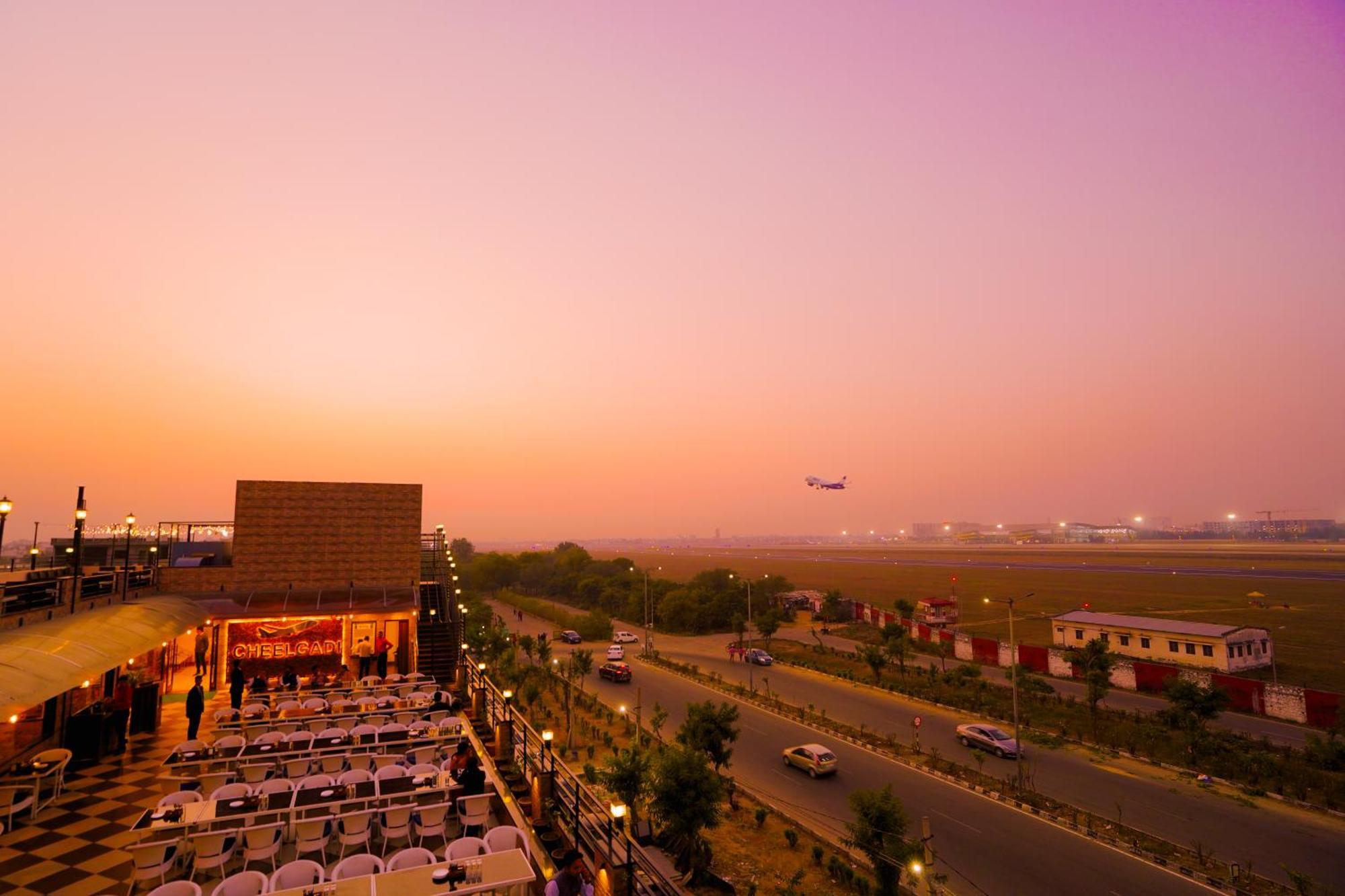 Hotel Cheelgadi Jaipur Bagian luar foto