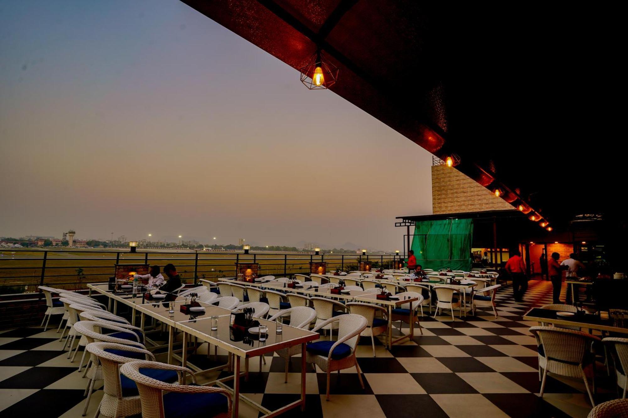 Hotel Cheelgadi Jaipur Bagian luar foto