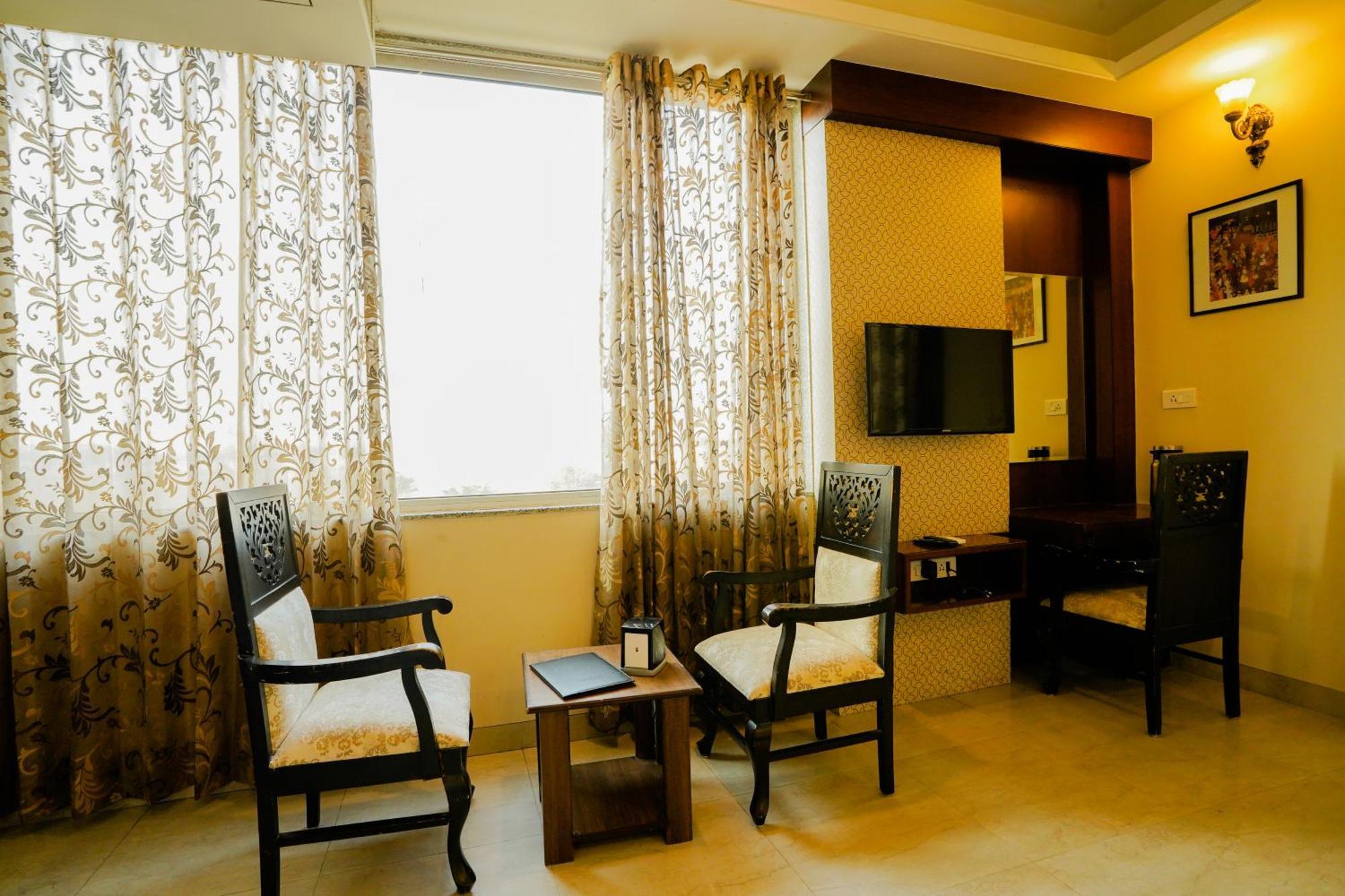 Hotel Cheelgadi Jaipur Bagian luar foto