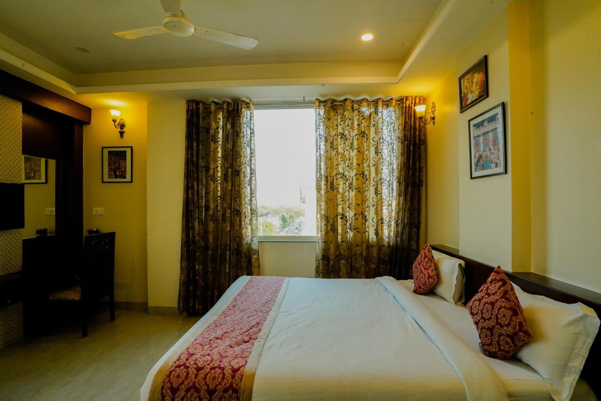 Hotel Cheelgadi Jaipur Bagian luar foto