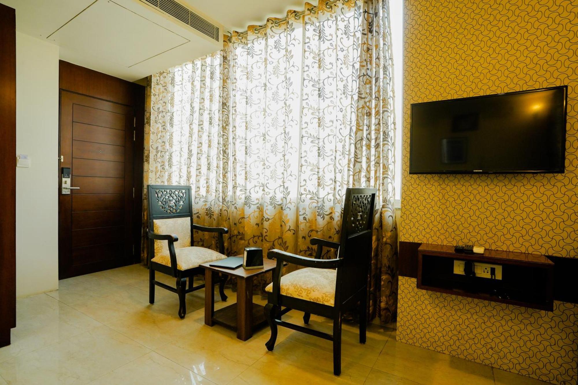 Hotel Cheelgadi Jaipur Bagian luar foto