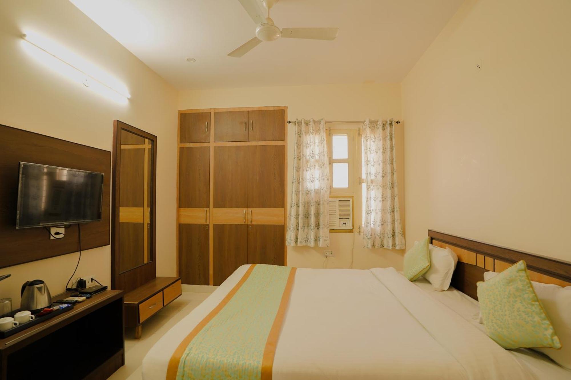 Hotel Cheelgadi Jaipur Bagian luar foto